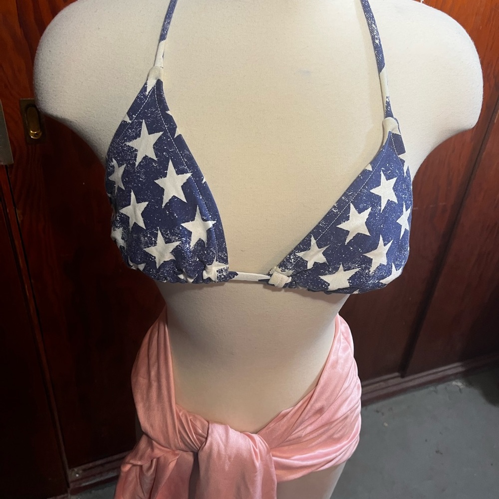 An American flag triangle retro looking bikini top. Perfect condition!